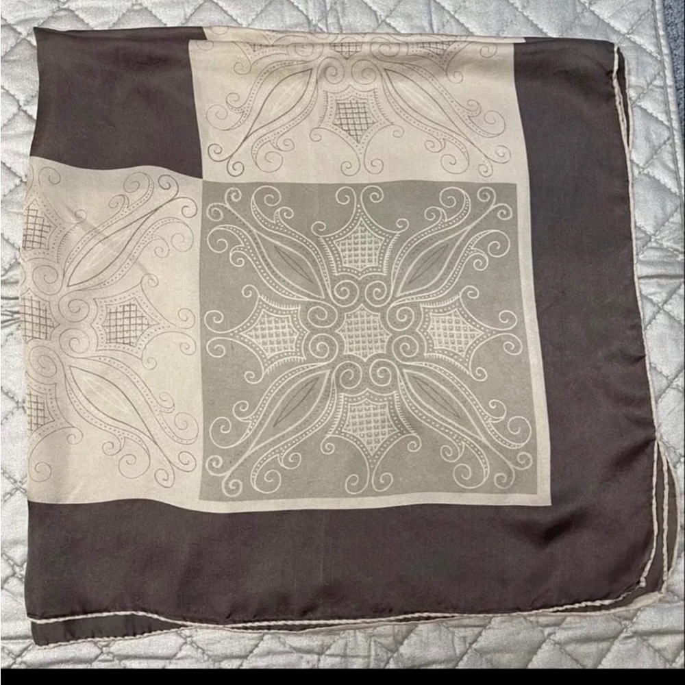 4-Silk Scarfs/In very good condition !  Any questions just ask!